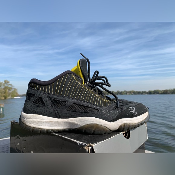 Nike Air Jordan 11 Low IE "Zest" - Picture 3 of 8